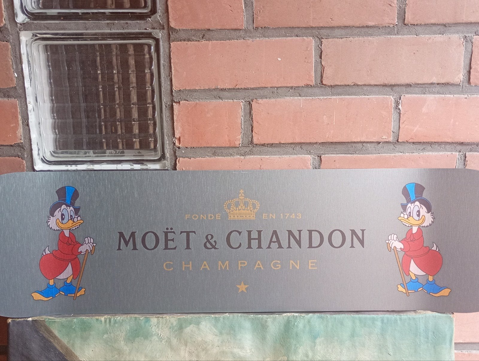 Mooi decoratief bord van champagne, Antiquités & Art, Art | Objets design, Enlèvement, Assiette
