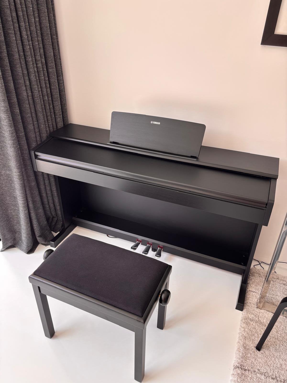 Piano numérique Yamaha YDP-145B + 1 casque + banquette, Musique & Instruments, Pianos, Enlèvement, Neuf, Noir, Piano