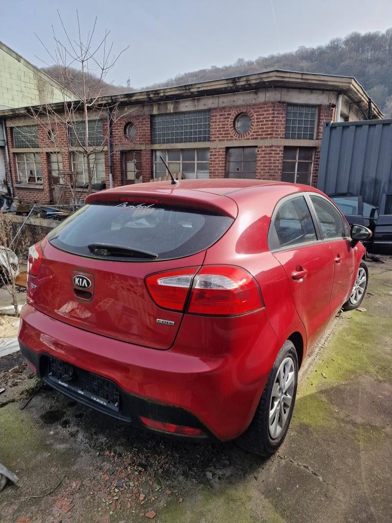 Kia Rio 1.1 CRDi // MOTEUR CASSER, Autos, Kia, Rouge, Euro 5, Achat, Entreprise