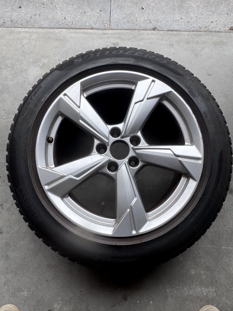 Kit de 4 pneus hiver Pirelli 18 pouces 225/55 sur jantes alu, Auto-onderdelen, Banden en Velgen, Ophalen, 18 inch, Gebruikt, Winterbanden