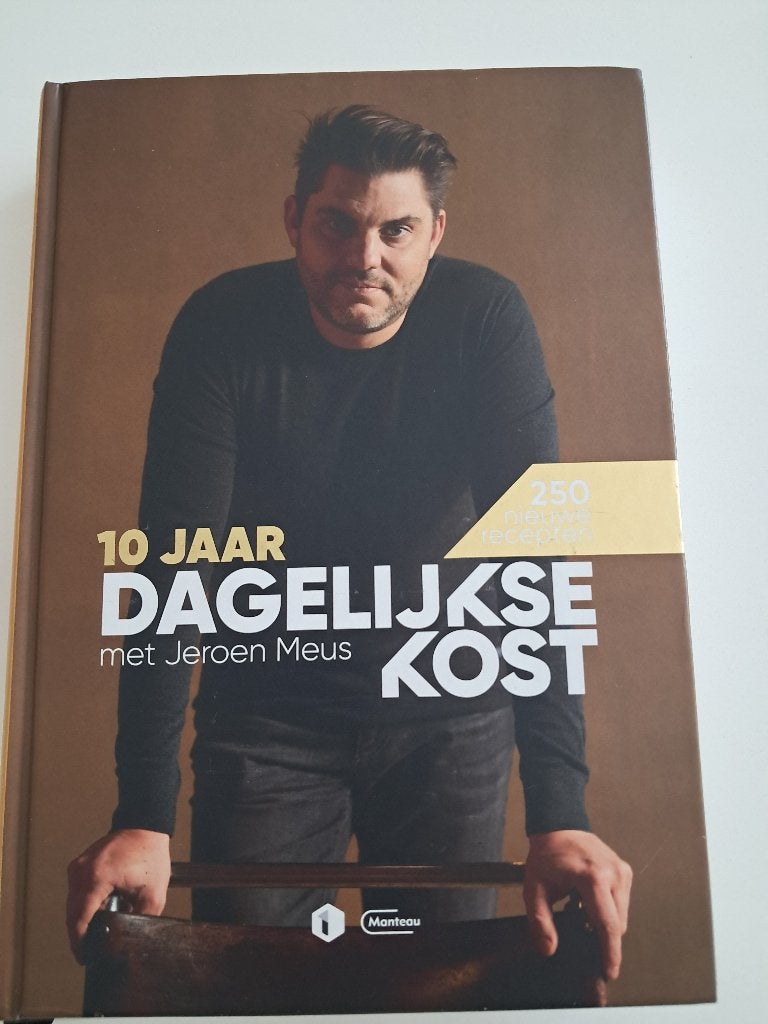 Livre de recettes « 10 ans de nourriture quotidienne » de Je, Livres, Neuf, Entrées et Soupes, Enlèvement ou Envoi, Jeroen Meus