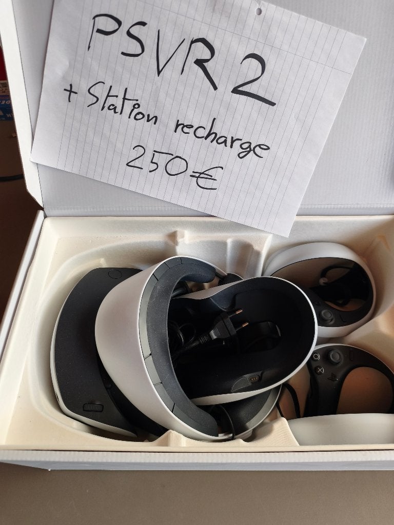 Casque pour PS5 PSVR2 avec station de charge comme neuf, Enlèvement, Comme neuf, Lunettes VR, Sony PlayStation