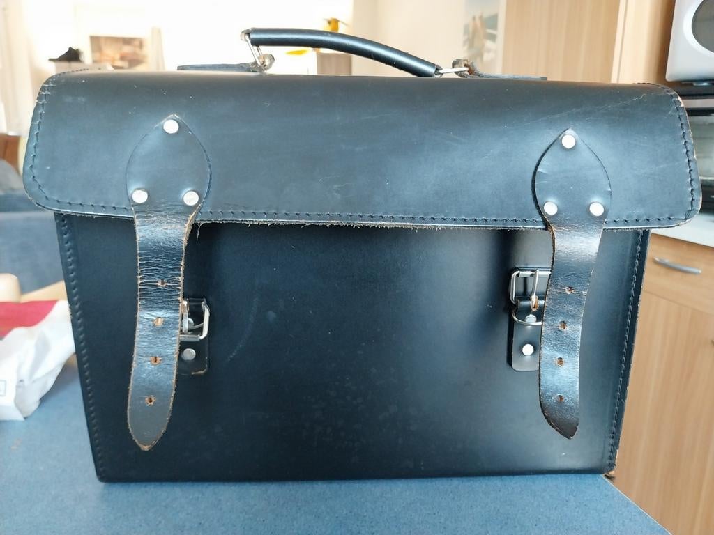 Nieuwe tas van echt leer, Motoren, Ophalen