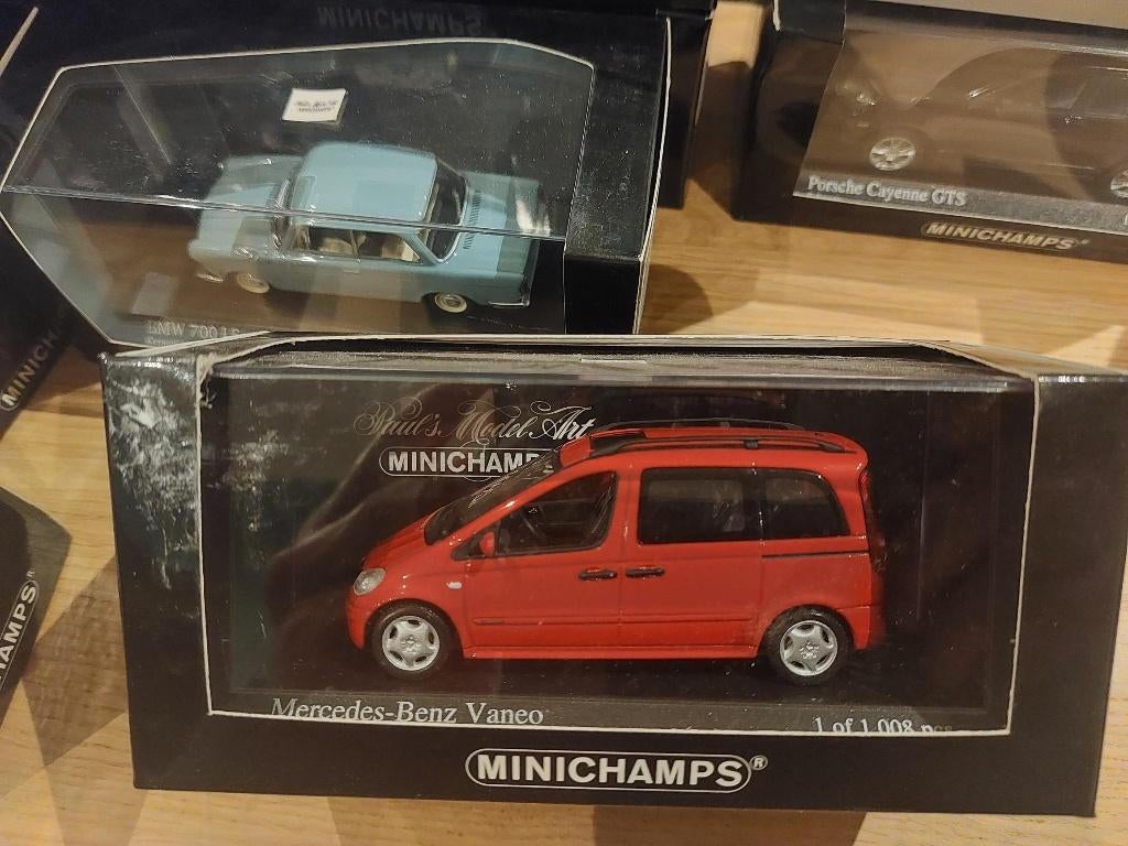 Minichamps Mercedes Vaneo de 2002 Red 1/43, Enlèvement ou Envoi, Neuf, Voiture, MiniChamps