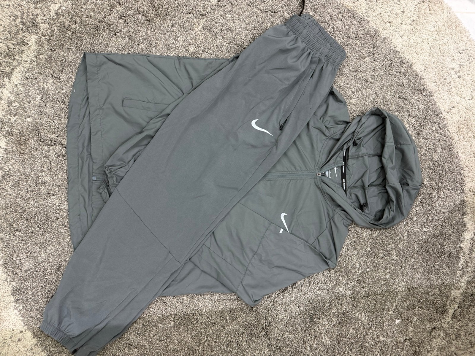 Nike miller trainingset grijs M, Enlèvement, Comme neuf, Taille 48/50 (M), Gris