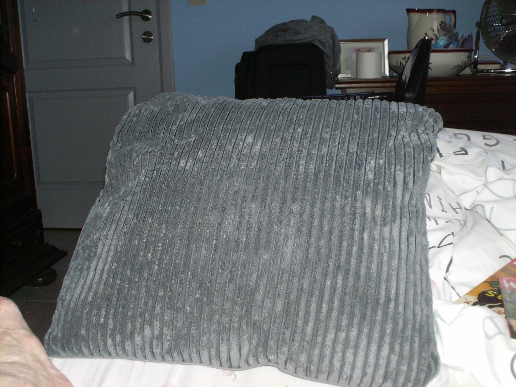 a vendre cousin déco maison, Neuf, Coussin décoratif, Gris, Enlèvement ou Envoi