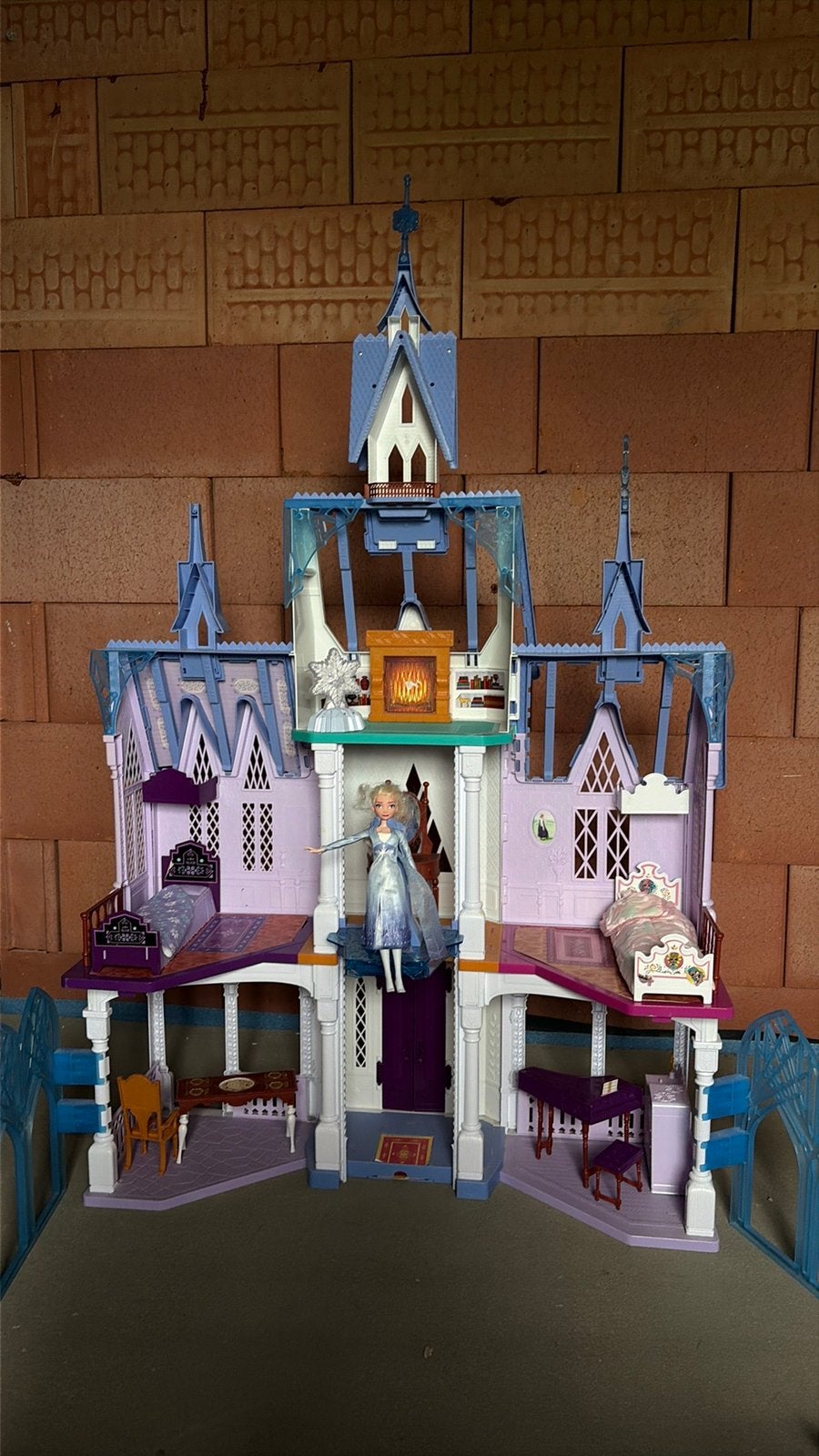 Frozen 2 kasteel Arendelle incl 3 poppen, Ophalen, Gebruikt, Poppenhuis