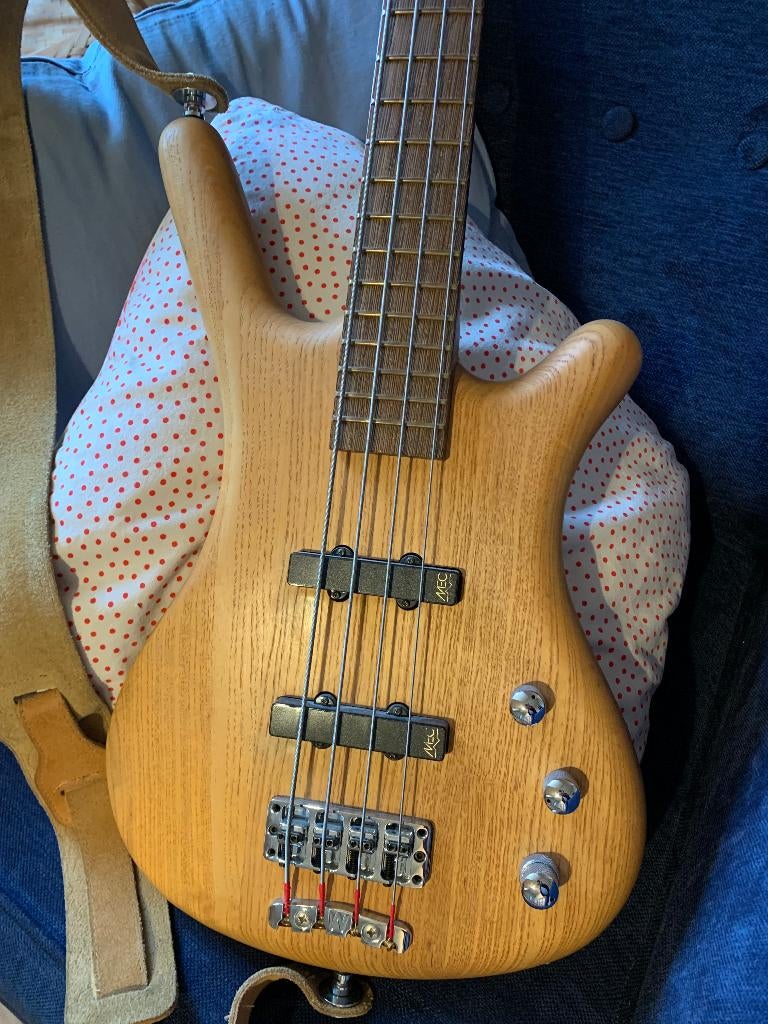 Basse Warwick Std 4 cordes, Musique & Instruments, Instruments à corde | Guitares | Basses, Enlèvement, Neuf, Électrique