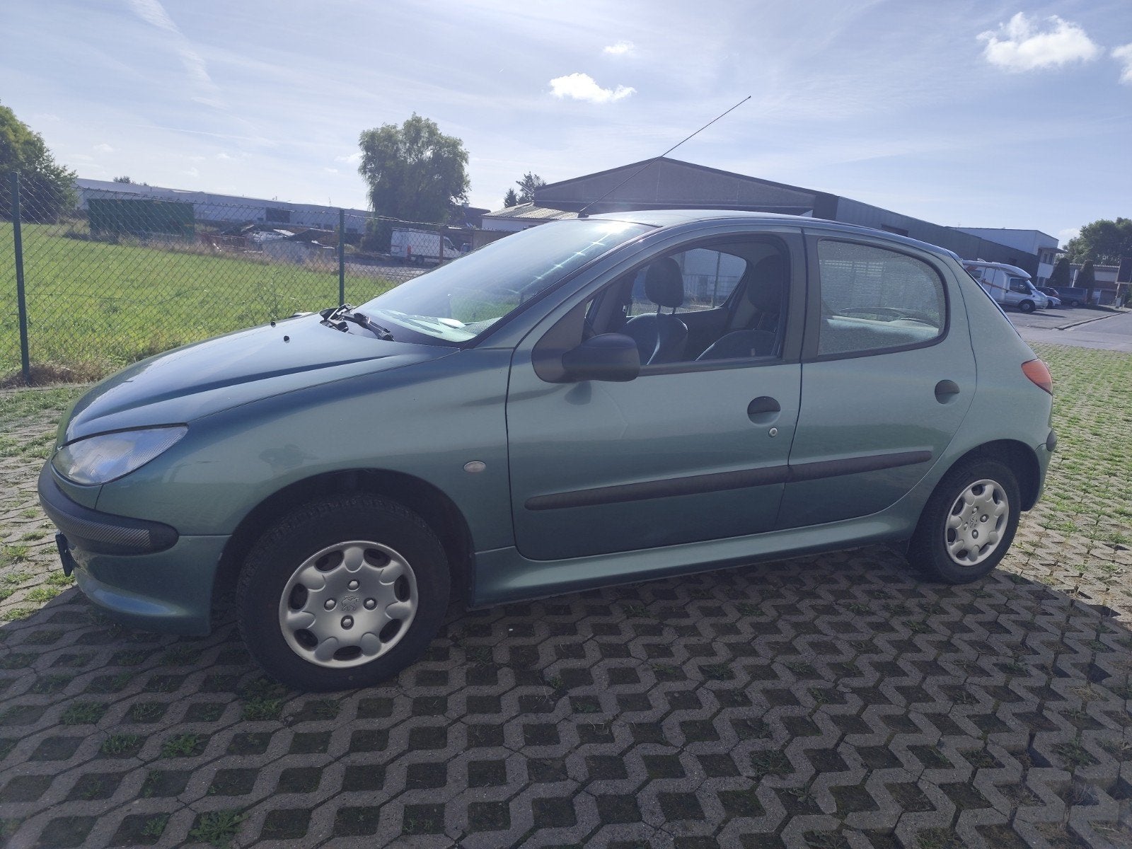 magnifique Peugeot 206 1100cc à peine 112dkm homologuée, Autos, Achat, Entreprise, Verrouillage central, Essence