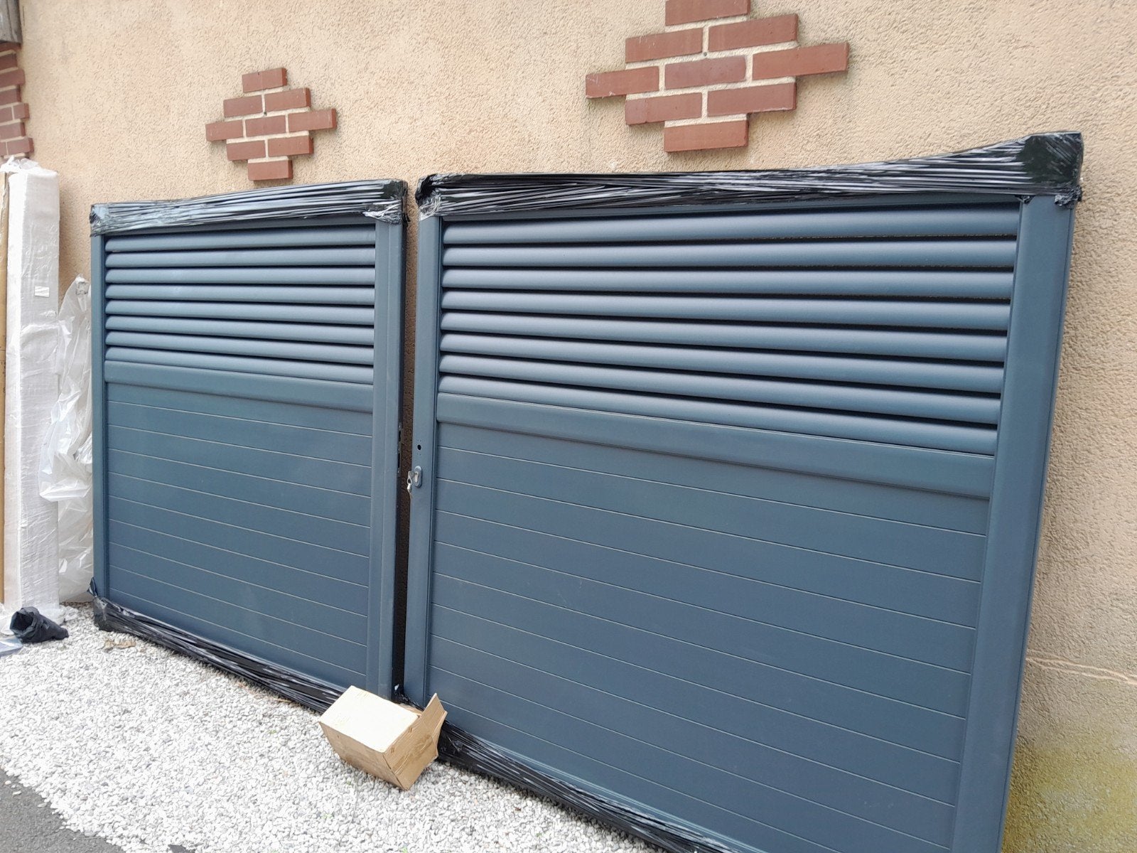 Porte jardin portail poteau aluminium 7016., Aluminium