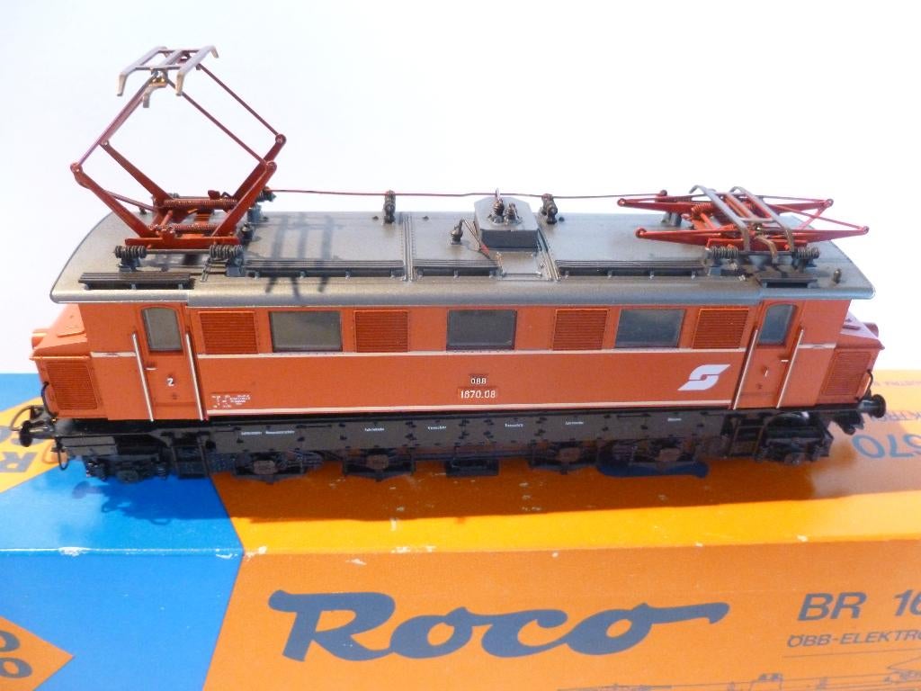 TRAINS HO, Hobby en Vrije tijd, Modeltreinen | H0, Zo goed als nieuw, Locomotief, Gelijkstroom, Roco, Ophalen of Verzenden