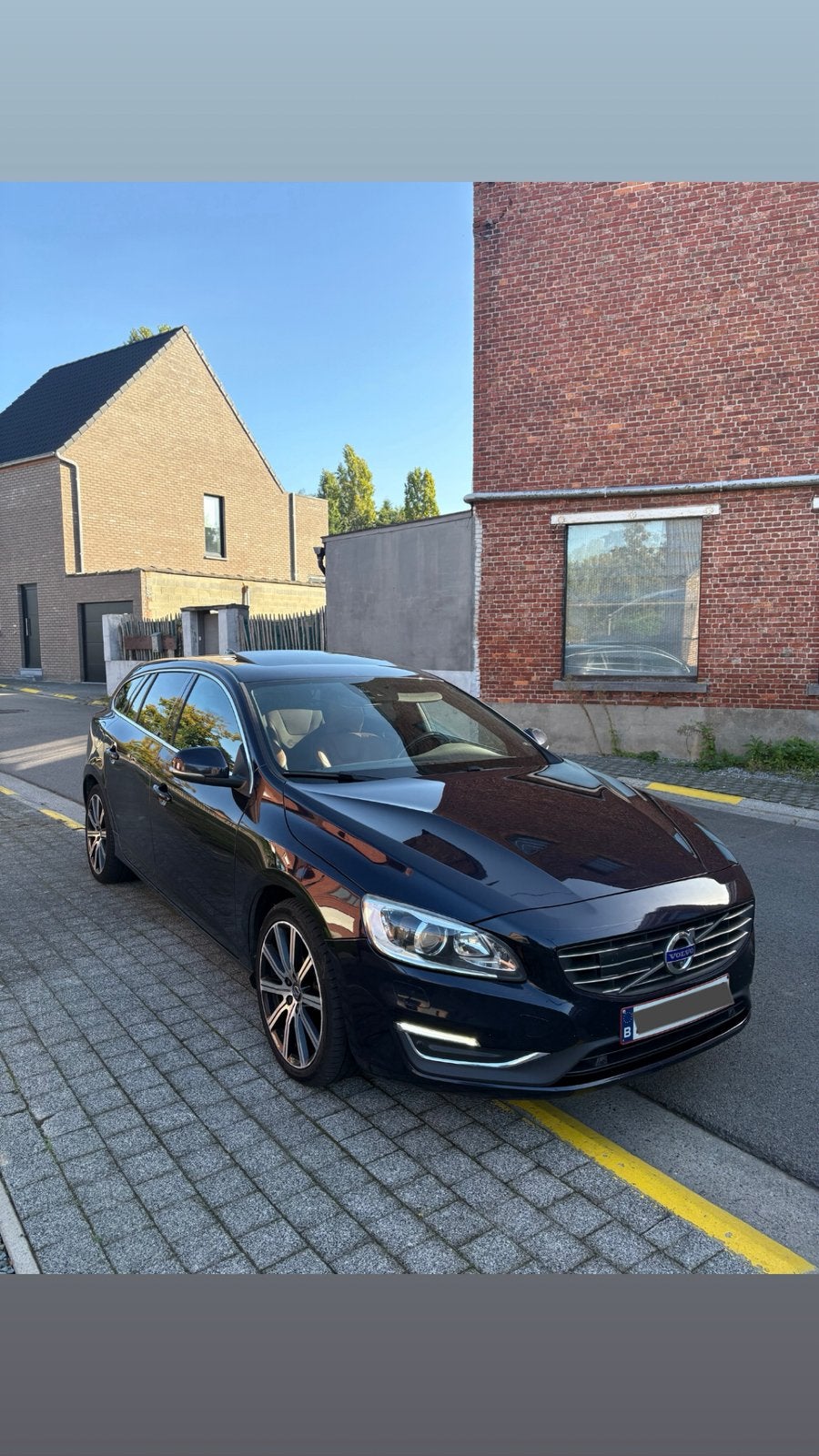 Volvo v60 AWD 190 2.4 auto geartronic full option, Auto's, Automaat, Euro 6, Zwart, Leder