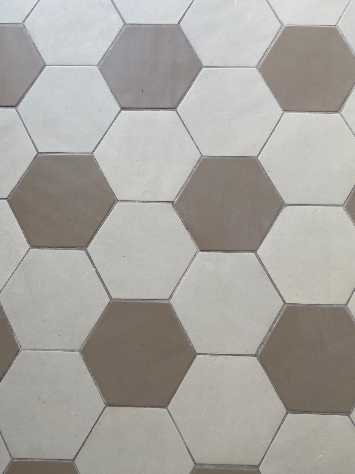 Hexagonale tegels beige en bruin, Ophalen, Gebruikt, Keramiek, 20 tot 40 cm