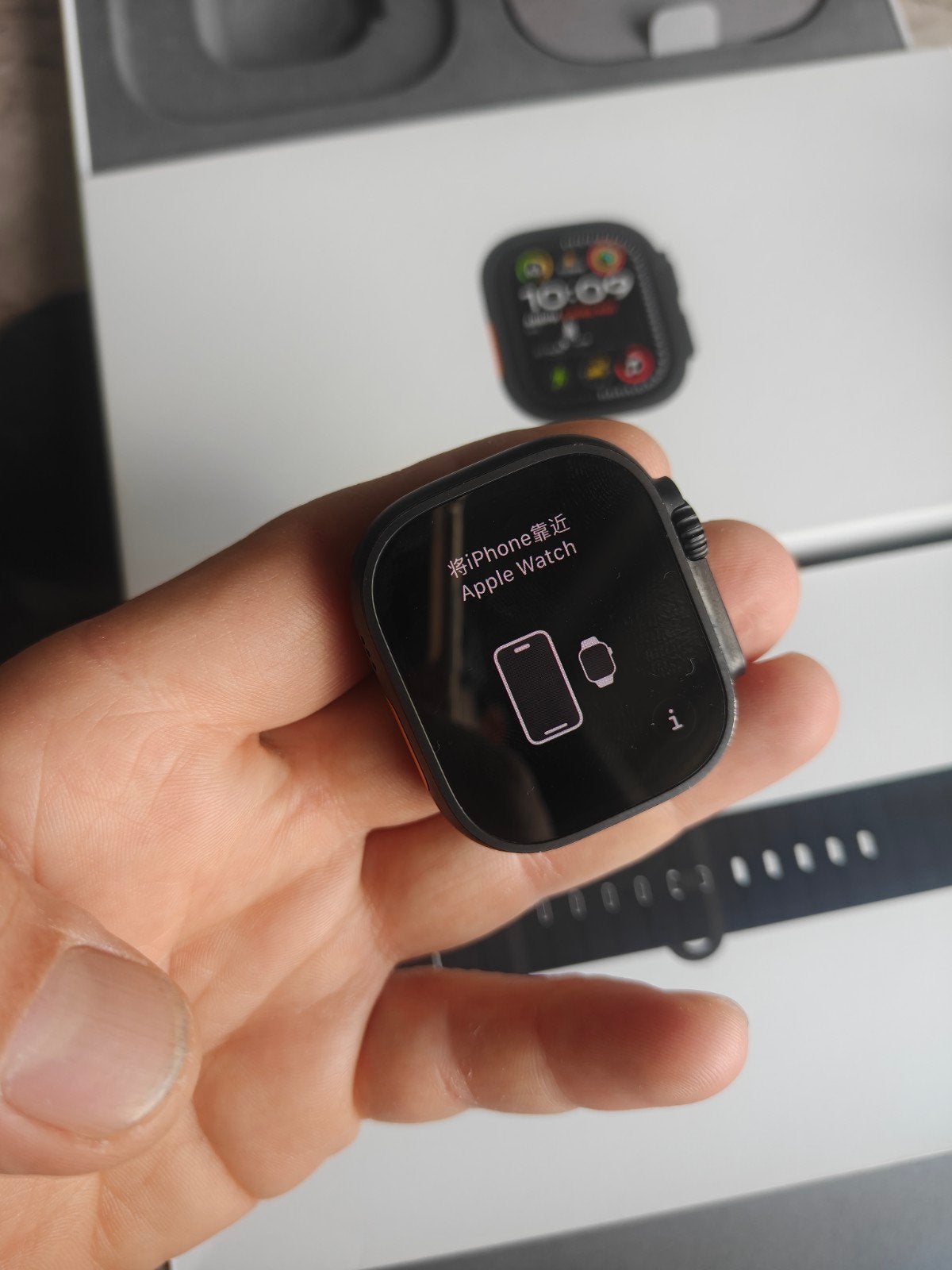 Apple Watch Ultra2 neuve, 49 mm, couleur noire, Enlèvement ou Envoi, Noir