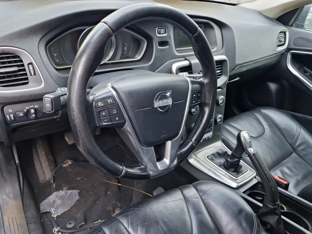 COMBINE COMMODO Volvo V40 (MV) (|31456045|31394001|), Info@volvocars.com, Volvo Car Germany GmbH, Siegburger Straße 229
50679  Köln, DE