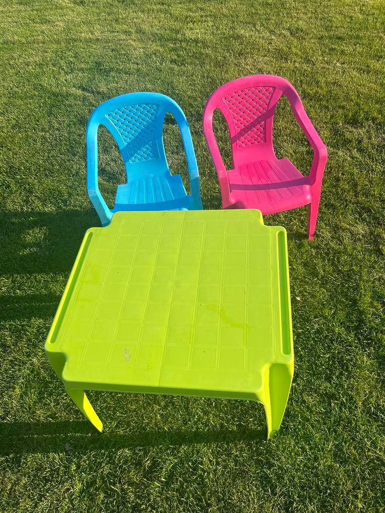 Plastic kindertafel en stoelen, Enlèvement, Utilisé