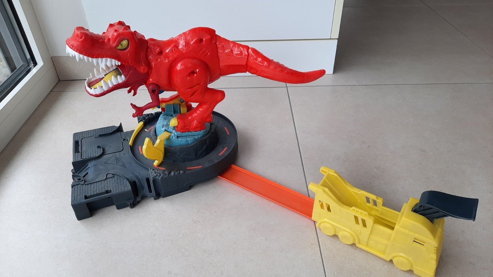 Hot wheels city T-Rex rampage speelset, Enfants & Bébés, Jouets | Circuits, Enlèvement ou Envoi, Hot Wheels