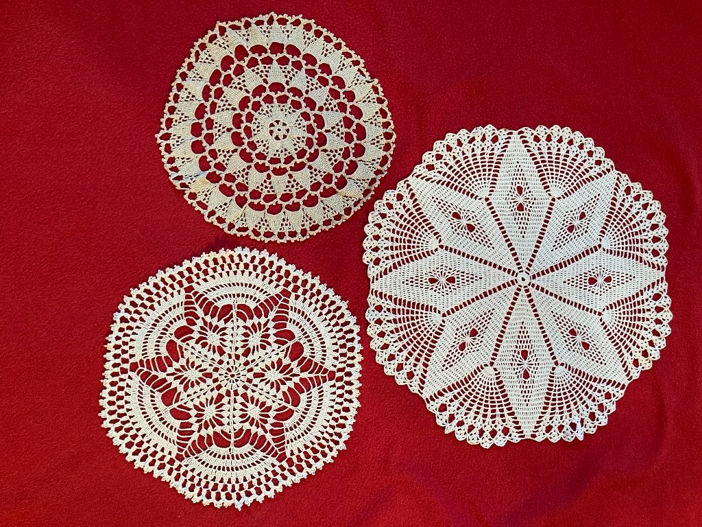 3 ronde handgemaakte sierdoekjes, Antiek en Kunst, Ophalen of Verzenden