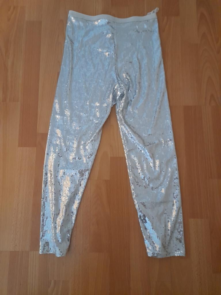 Legging à paillettes, Enlèvement