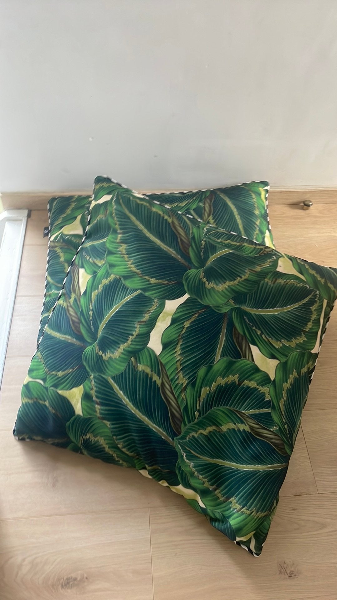 Twee grote hungle kussens 75 cm x 75 cm, Huis en Inrichting, Zitzakken, Ophalen of Verzenden, Zo goed als nieuw