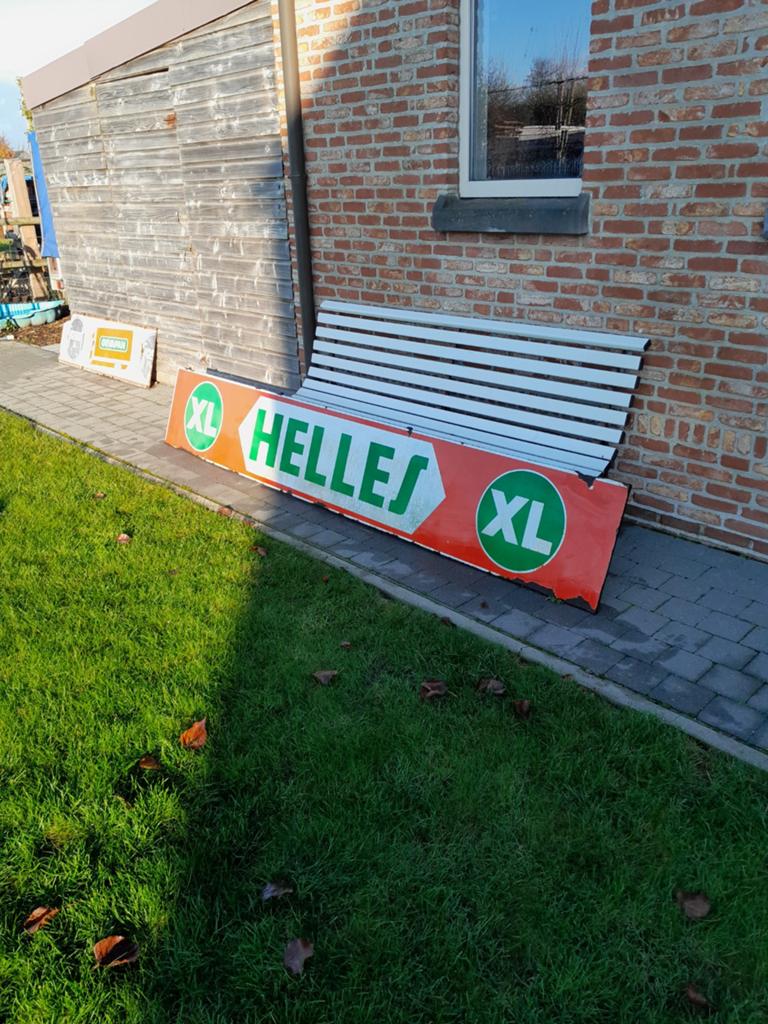 Groot emaille bord, Ophalen