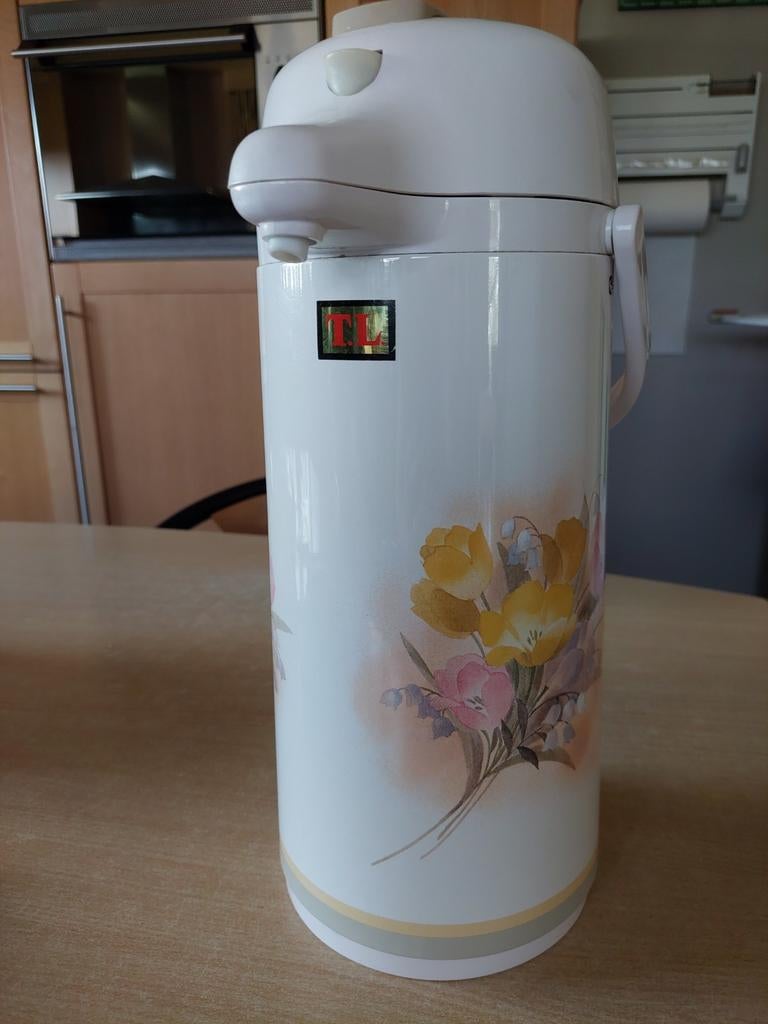 Grote thermos met pomp, Ophalen