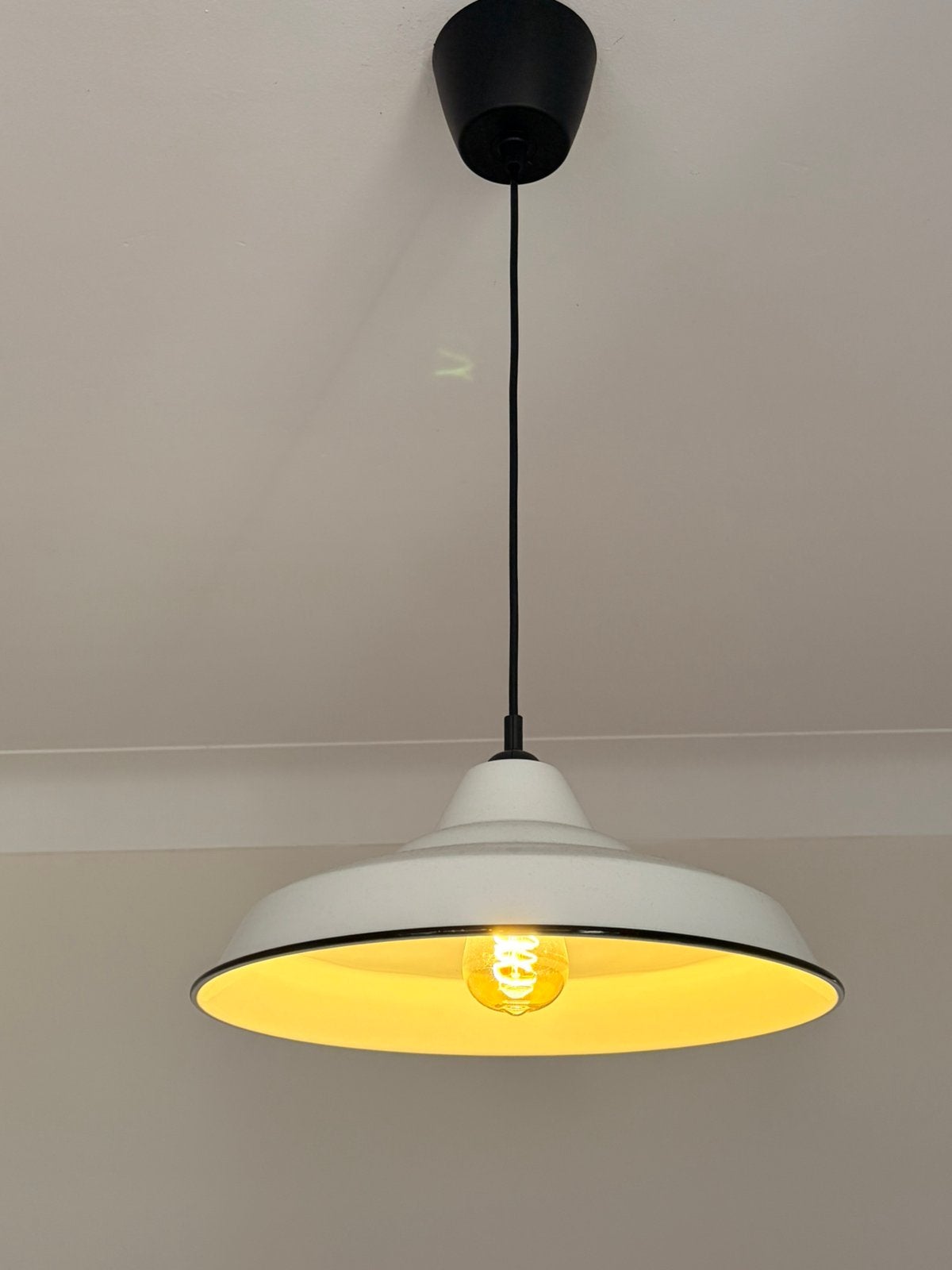 Suspension IKEA FOTO blanche – Style industriel, Maison & Meubles, Lampes | Suspensions, Comme neuf, Métal, Enlèvement ou Envoi