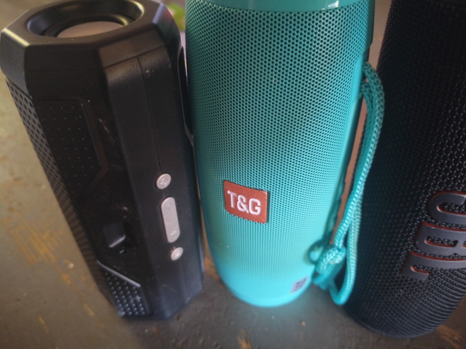 drie bluetooth speakers werken perfect, Ophalen, Zo goed als nieuw