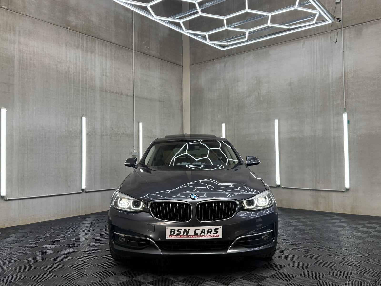 BMW 330i GT XDRIVE/PANO/360CAMERA/MEMORY/GARANTIE, Auto's, BMW, Achterwielaandrijving, Leder, BMW Premium Selection, Zilver of Grijs