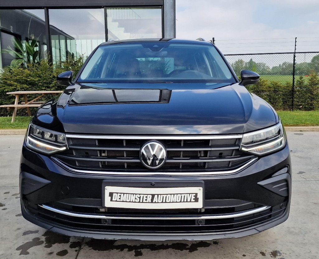 Volkswagen Tiguan 1.4 Hybrid/Automaat/Carplay/360/Trekhaak, Automaat, Dealer onderhouden, Stof, Zwart