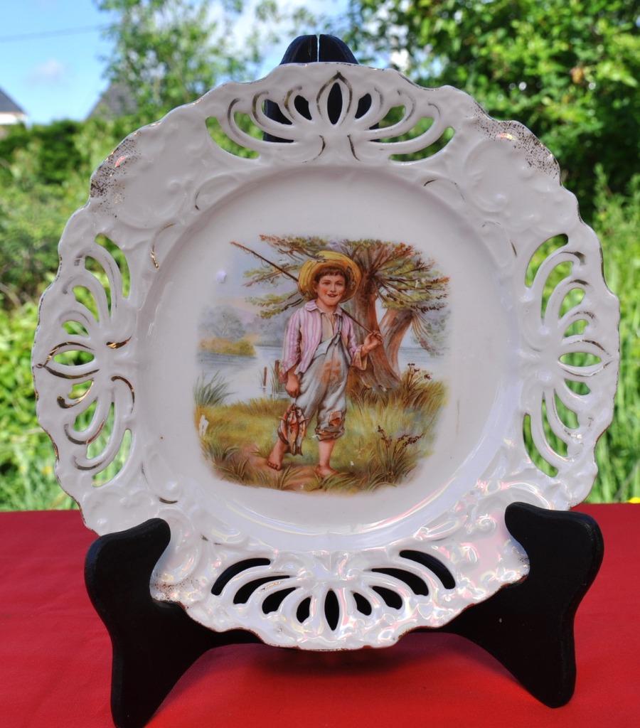 assiette porcelaine ajouré decor garçon pecheur, Enlèvement ou Envoi