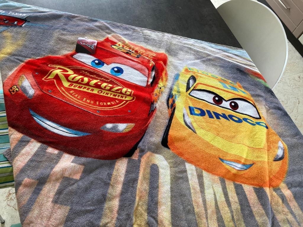 Handdoek / strandlaken cars nieuw, Ophalen of Verzenden, Nieuw, Handdoek