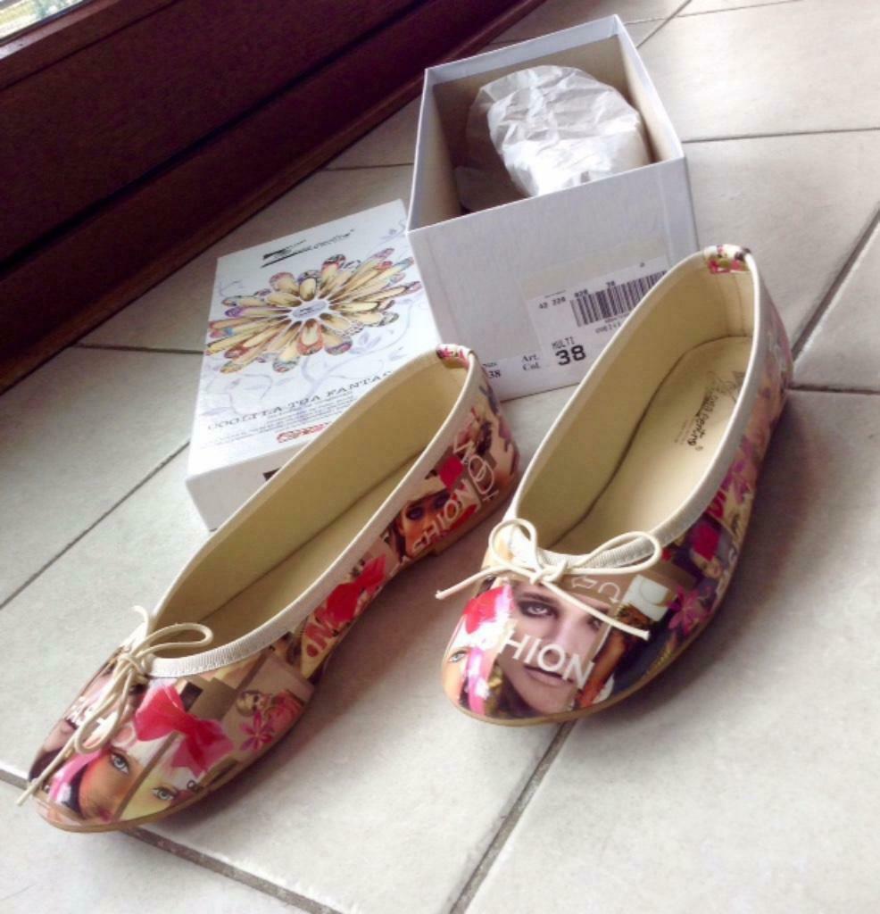 À vendre pantoufles filles en cuir, Enlèvement, Comme neuf
