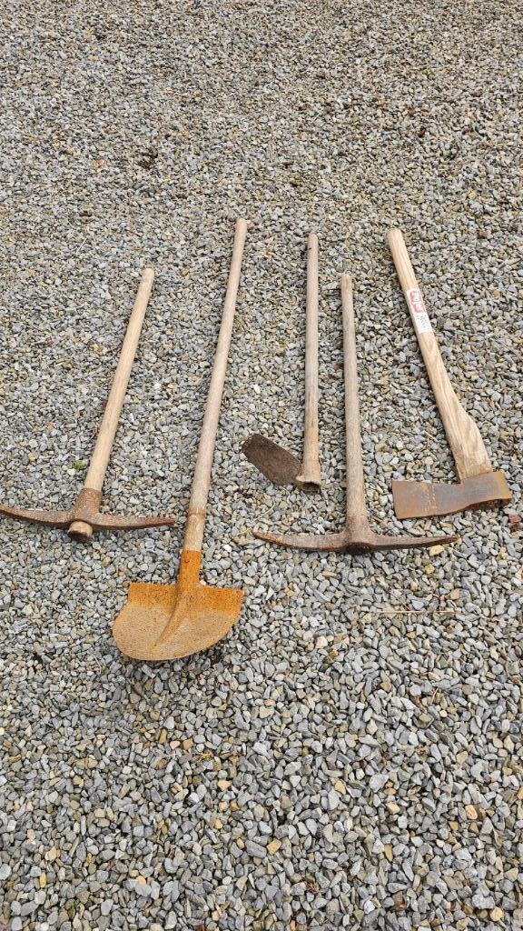 Niveau Muller 80cm pioche houe pelle hache de bucheron, Enlèvement ou Envoi, Comme neuf