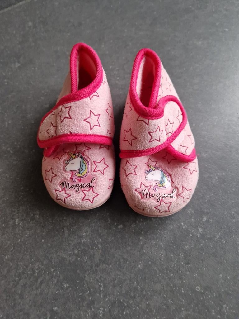 Pantoffels meisjes - maat 22, Ophalen of Verzenden, Zo goed als nieuw, Meisje