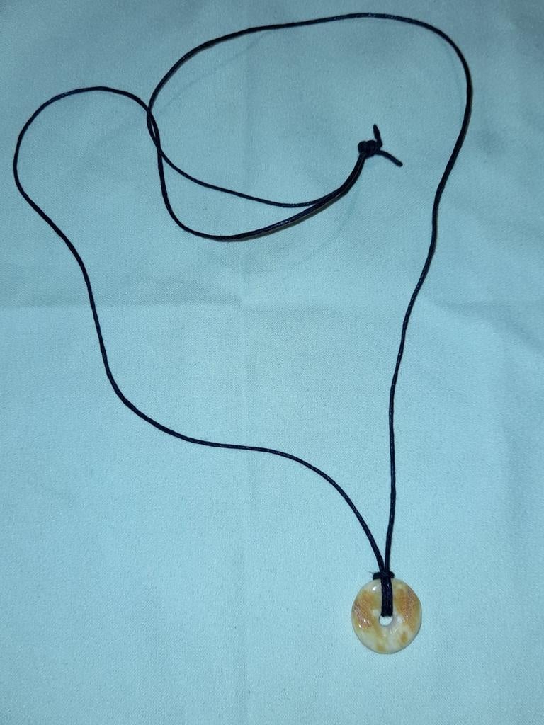 Pendentif donuts en ambre de la Lituanie, Neuf, Pierre ou Minéral, Enlèvement ou Envoi, Autres couleurs