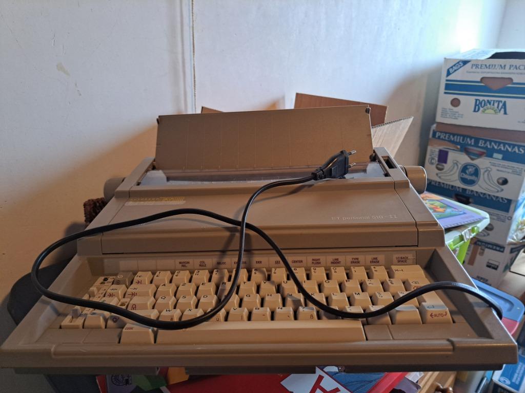 Machine à écrire électrique vintage OLIVETTI ET personal 510, Enlèvement, Comme neuf