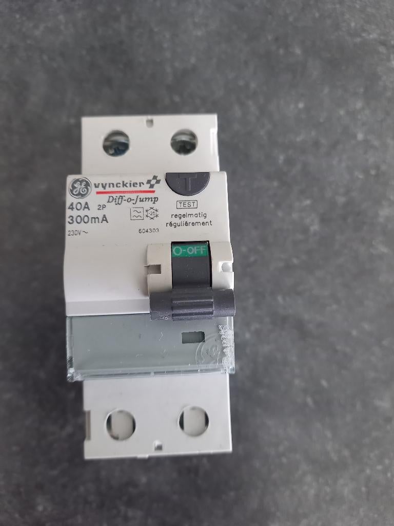 Vynckier differentieelschakelaar 40A 2polig 300mA, Enlèvement, Utilisé, Autres types
