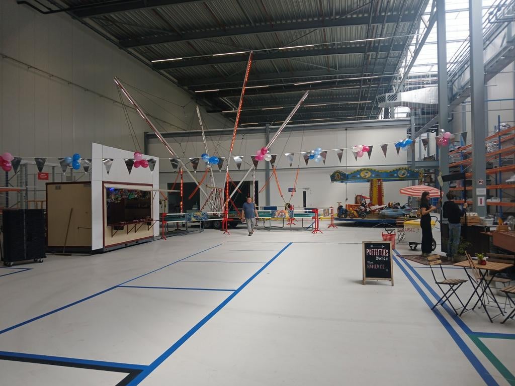 Te huur kermis attracties / smoutebollen kraam, Enlèvement