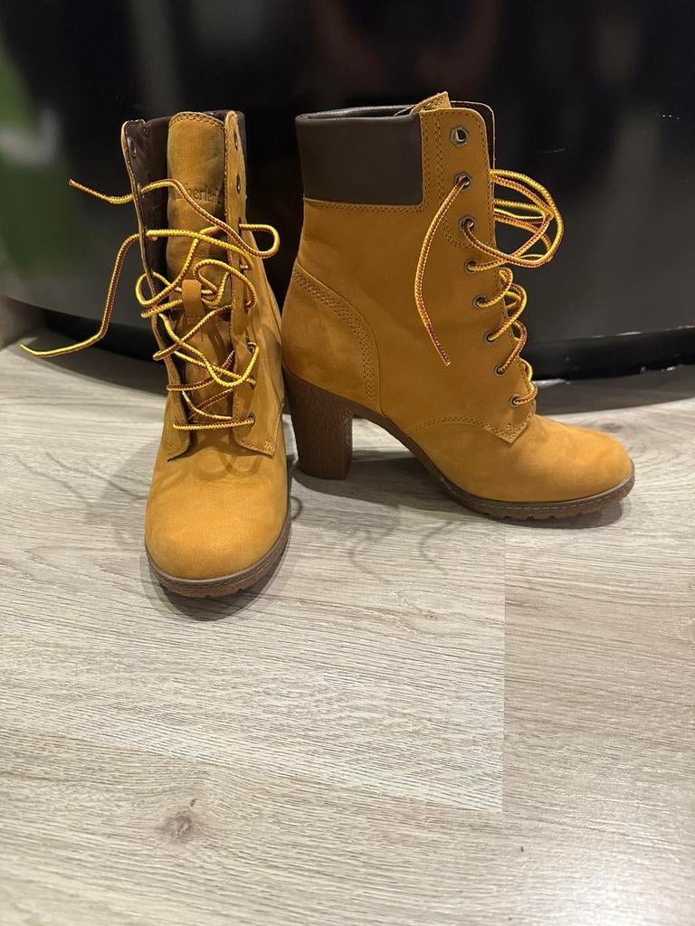A vendre chaussures d'hiver Timberland, Vêtements | Femmes, Neuf, Timberland, Boots et Botinnes, Jaune