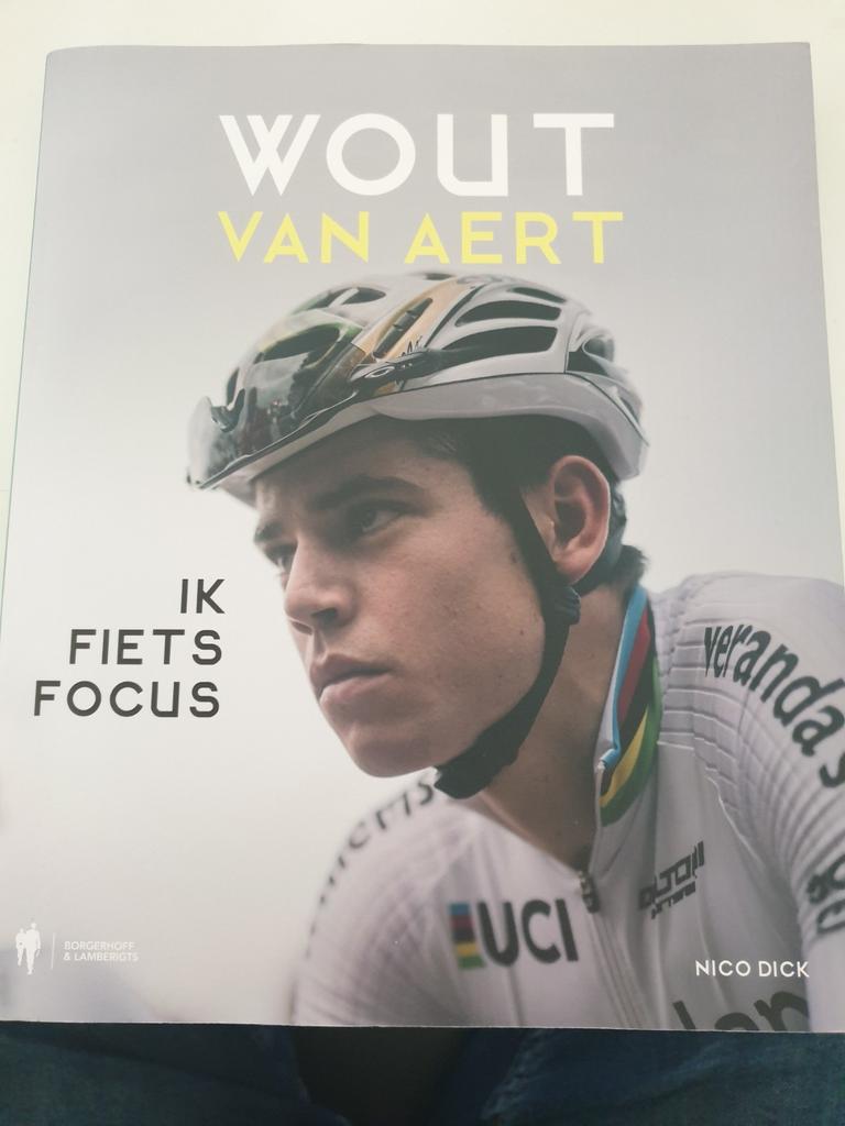 Wout Van Aert - IK FIETS FOCUS 2017 GESIGNEERD, Livres, Livres de sport, Comme neuf, Course à pied et Cyclisme, Enlèvement ou Envoi