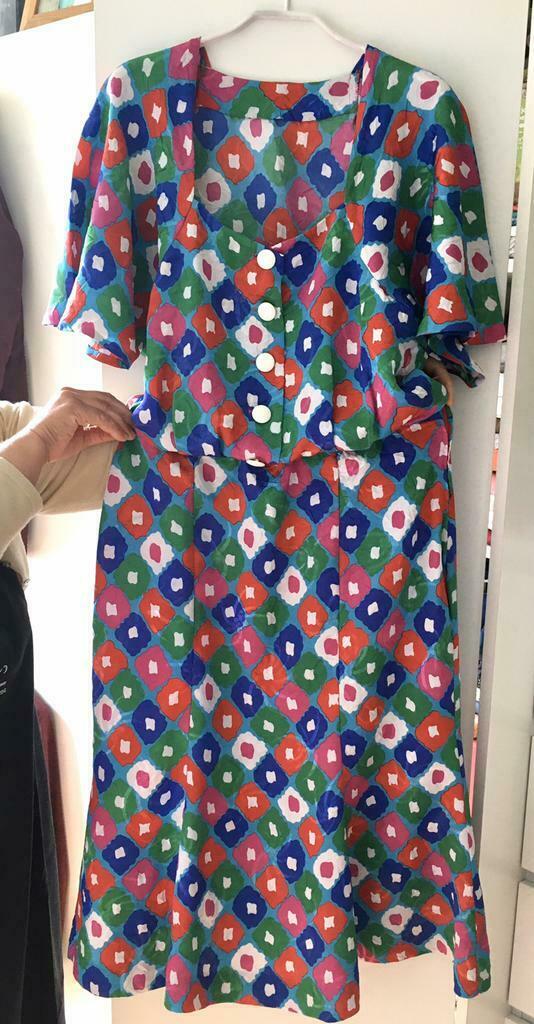 Jolie robe taille 40 à 44, Taille 42/44 (L), Enlèvement ou Envoi, Autres couleurs, Comme neuf
