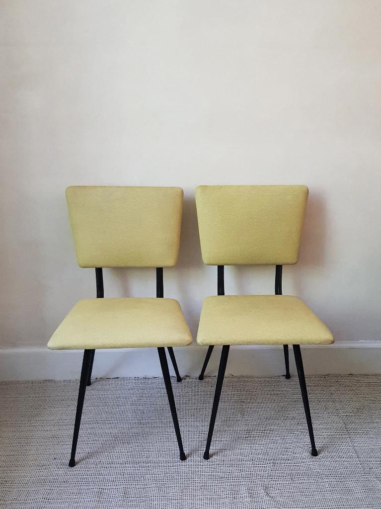 2 chaises vintage en métal noir et tissu jaune - années 1950, Maison & Meubles, Tissus, Enlèvement ou Envoi, Autres couleurs, Comme neuf