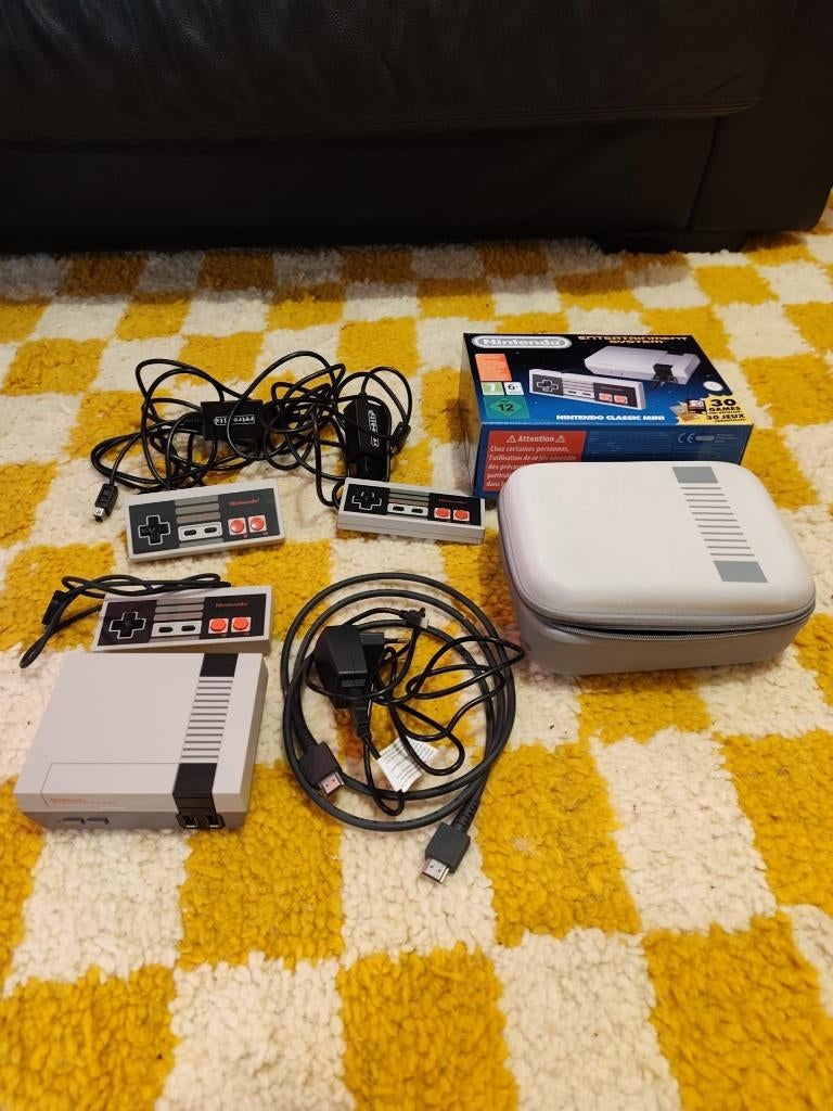 Nintendo NES Classic mini (+ extra's), Games en Spelcomputers, Spelcomputers | Nintendo NES, Ophalen, Zo goed als nieuw, Met 3 controllers of meer