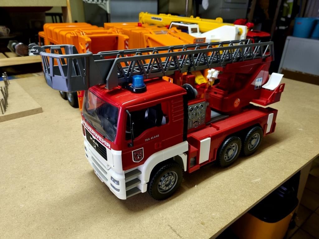 Bruder brandweerwagen., Ophalen, Zo goed als nieuw