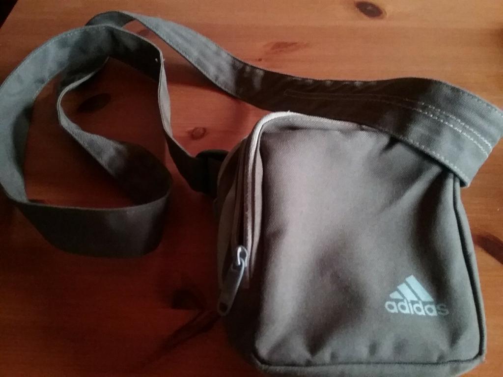 Sacoches homme 12euros pièce, Bijoux, Sacs & Beauté, Sacs | Sacs à bandoulière, Enlèvement ou Envoi, Comme neuf