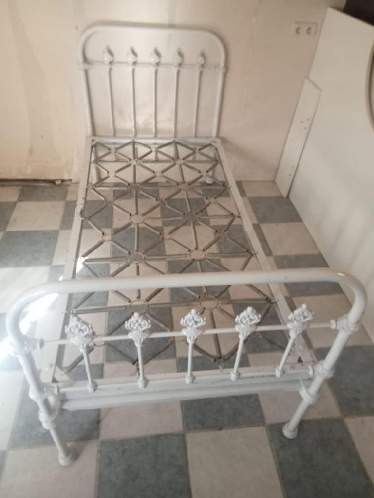 Ancien lit en métal, Enlèvement