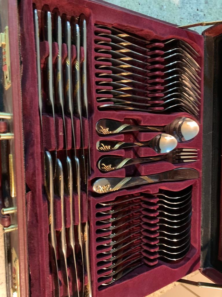 Bestekkoffer voor 12 personen, Ophalen