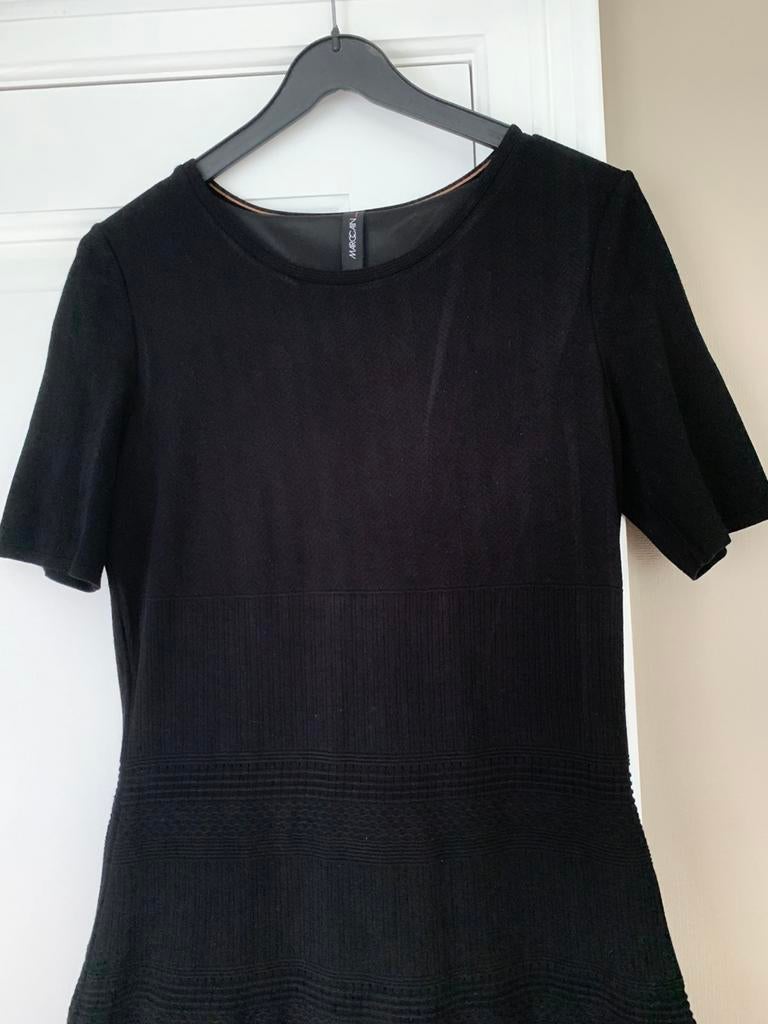 Klasse jurk kleedje Marccain M zwart met mooie boord, dikker, Enlèvement ou Envoi, Comme neuf, Noir