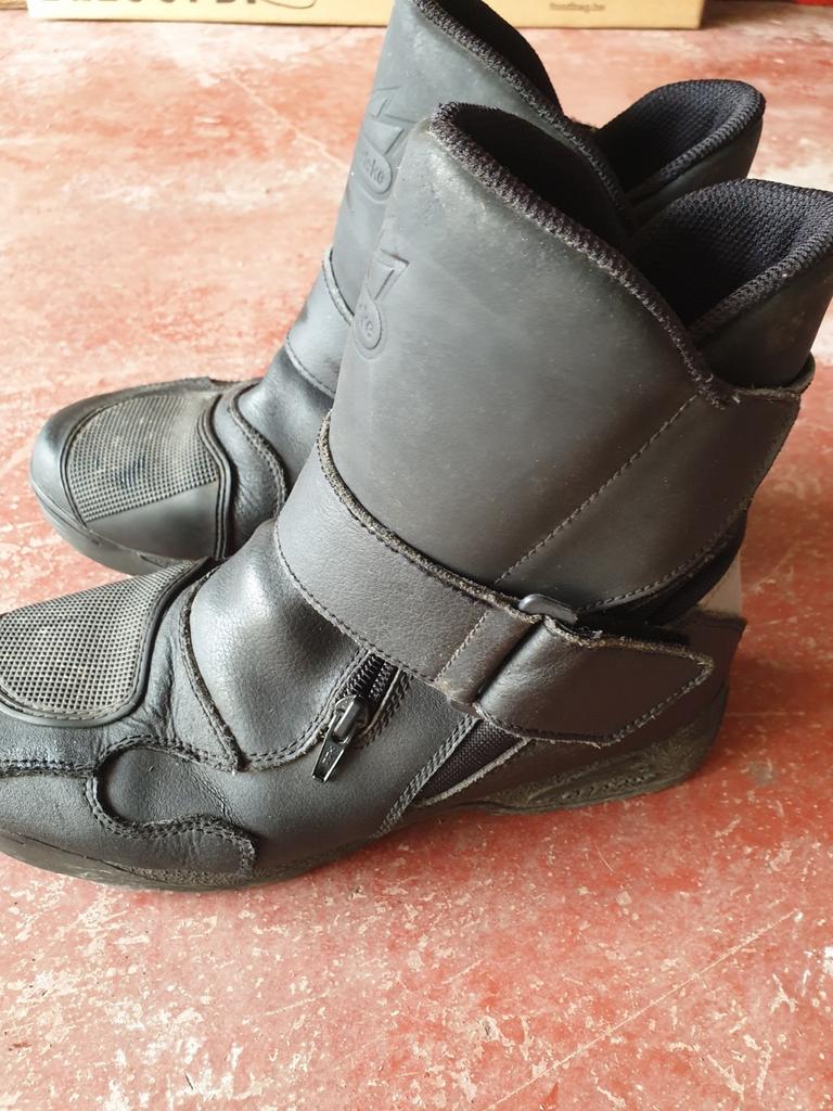 Chaussures de moto Helmet Tricke Low - walk&ride 41, Motos, Vêtements | Vêtements de moto, Enlèvement